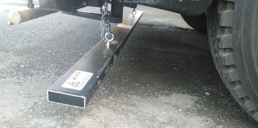 Power Bar™ Magnetic Sweeper (mounted, side view)